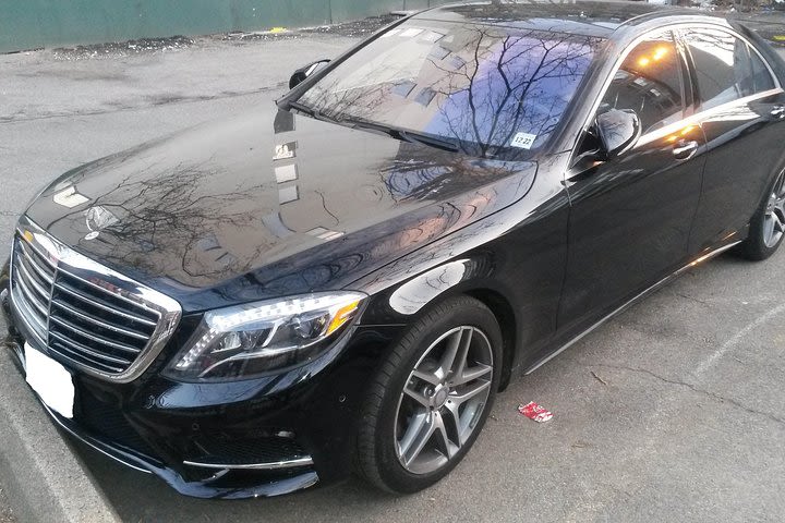 Luxury VIP New York City Airport Arrival Transfer by Sedan SUV or Stretch Limo image