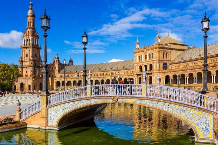 Sevilla Full-Day Tour with Alcazar & Cathedral Skip-the-line Tickets  image