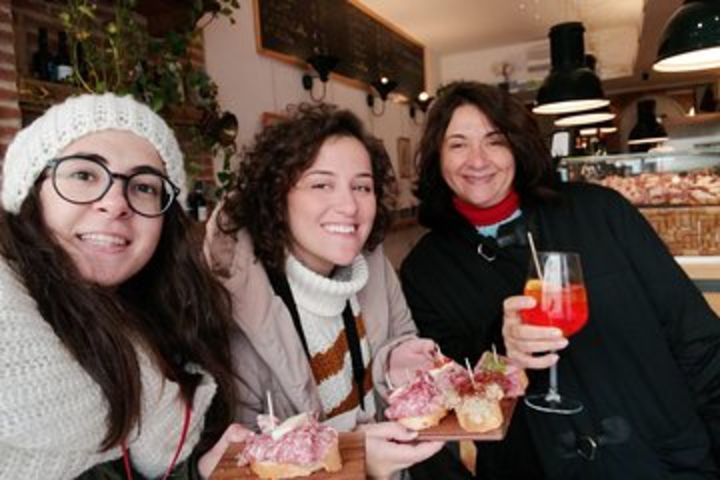 Venetian Cicchetti Street Food & Sightseeing Walking Tour with local guide image