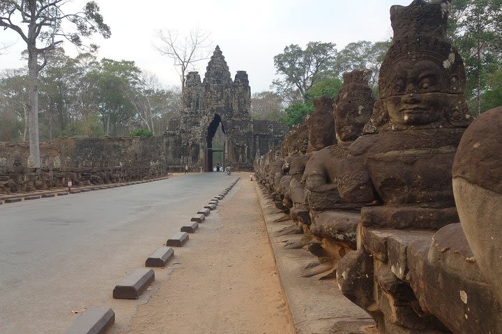 3-Day Private Angkor Wat And Local Village VIP Guided Tour  image