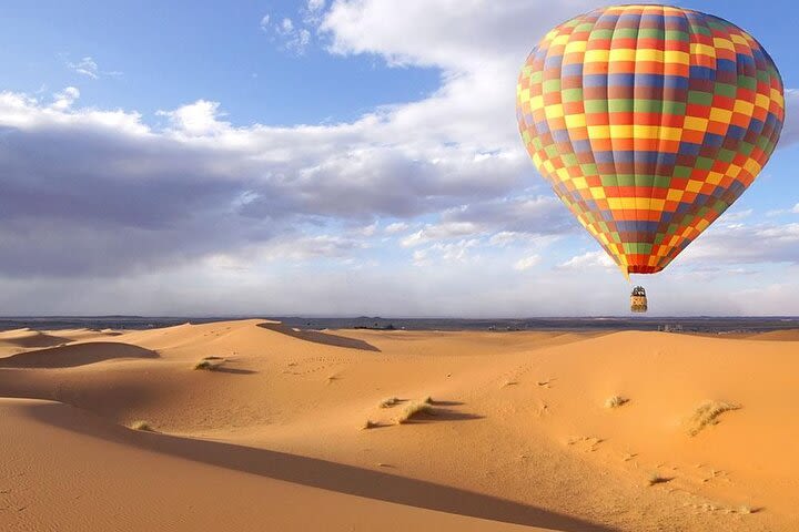 Enjoy Amazing Standard Dubai Hot Air Balloon image