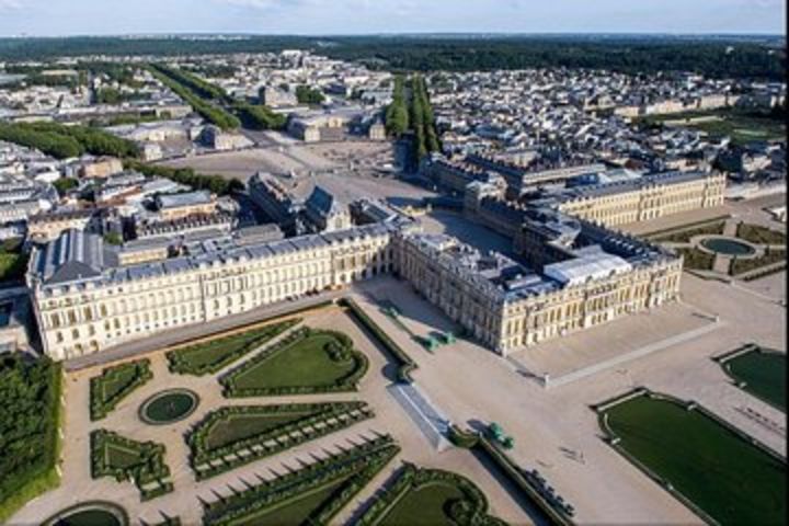 Private Versailles Tour with Guide + Round Trip Transport from Paris image