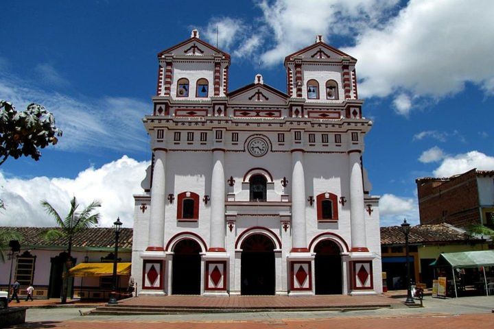 Guatapé Tour Medellin via the scenic route image