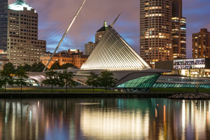 Best of Milwaukee Walking Tour with Boat Cruise image