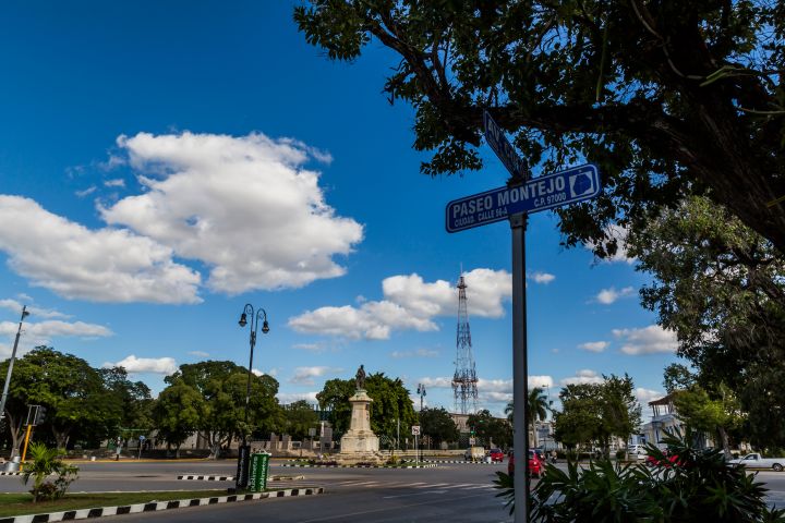 Tulum to Mérida: Cenote Chichikan Stopover image
