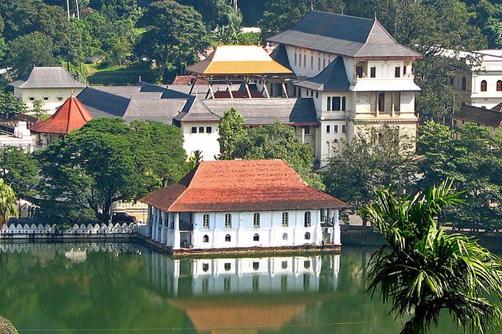 4-Day Stunning Sri Lanka image