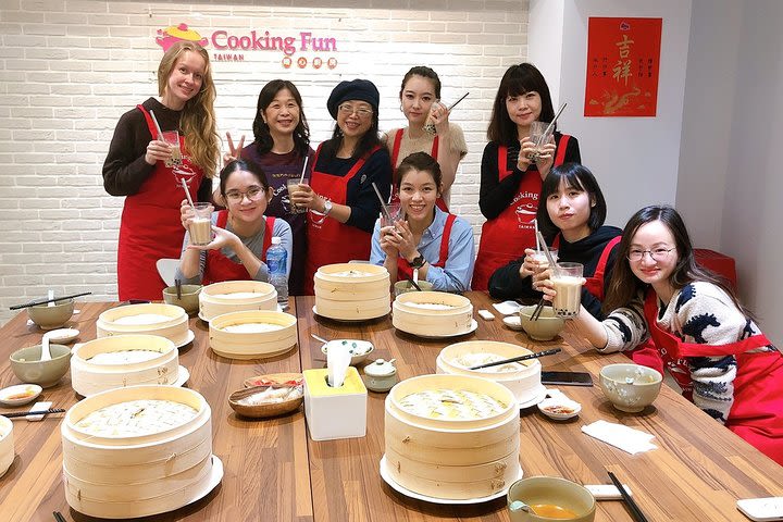 Xiao long bao, Pork thick soup, Bubble milk tea. (taiwan cooking classes)日本語対応可能 image