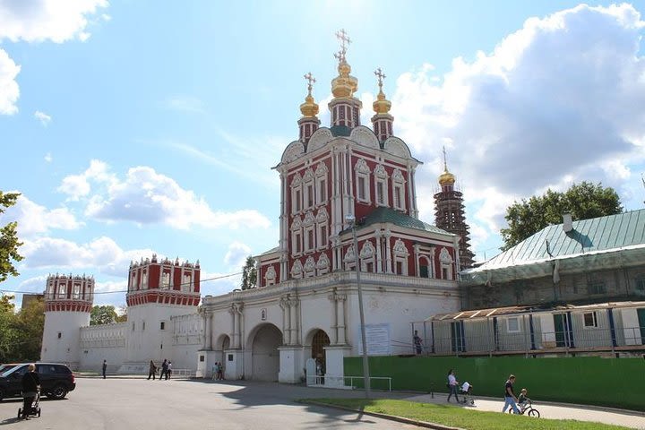 Tour Of Novodevichiy Monastery And Surrounding Grounds image