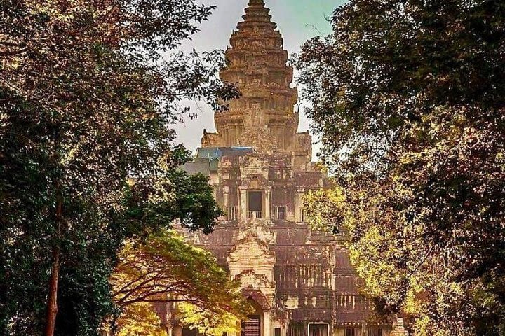 2 Day Tours Sunrise Angkor Wat, Bayon, Ta Prohm, Kompong Khleang & Beng Mealea image