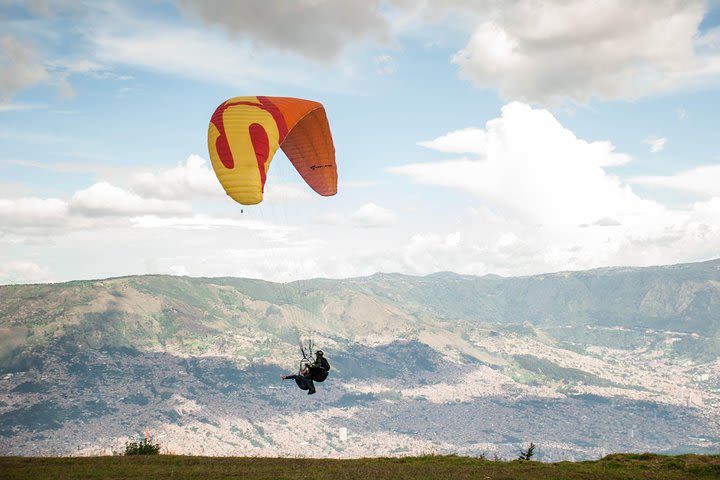 Paragliding Tour image