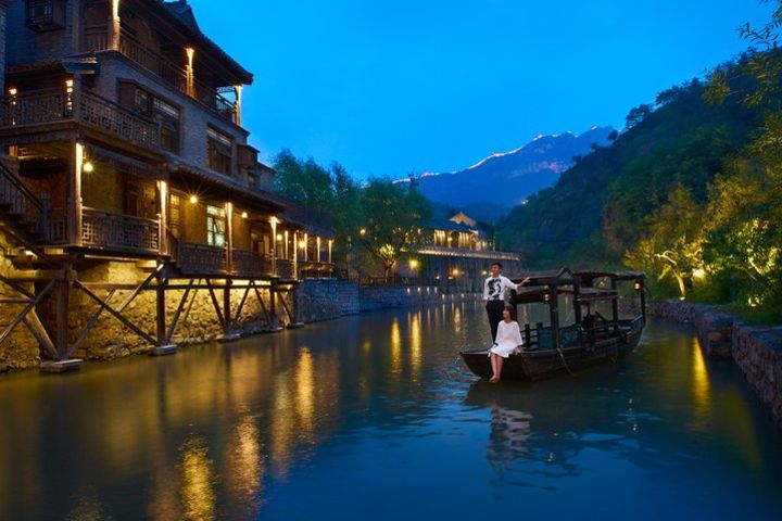 Private Evening Tour: Illuminated Gubei Water Town and Simatai Great Wall image