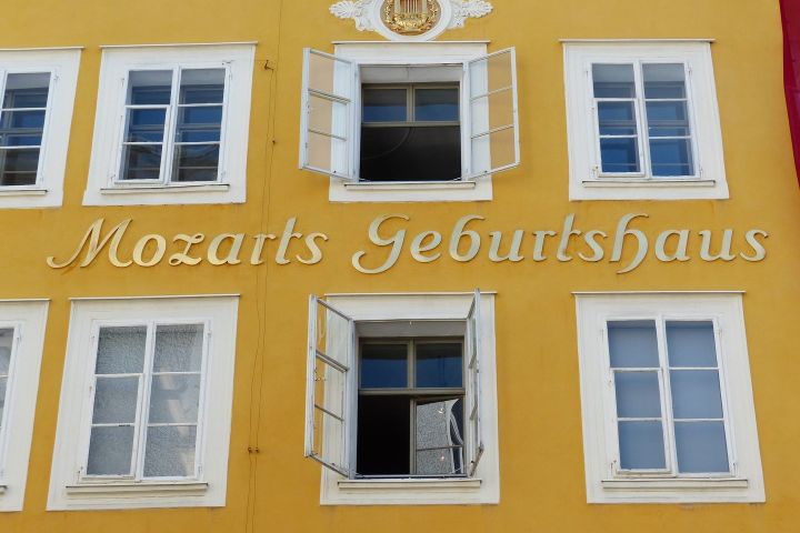 Salzburg In-App Audio Tour: a Historic Walk Through Old Town image