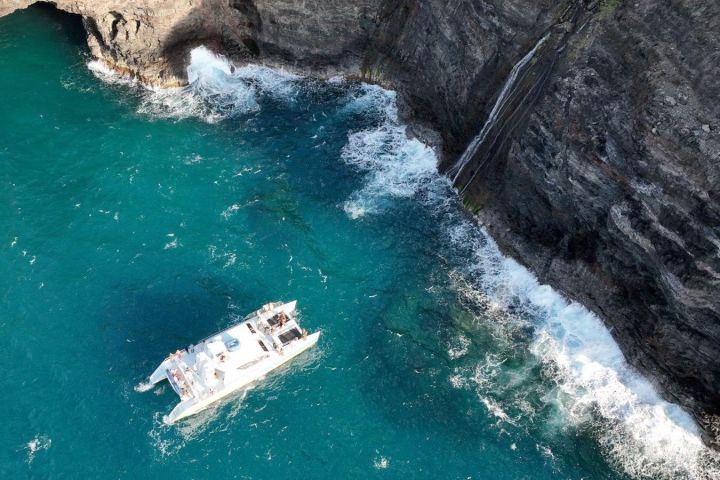 Na Pali Sunset & Sightsee Boat Tour image
