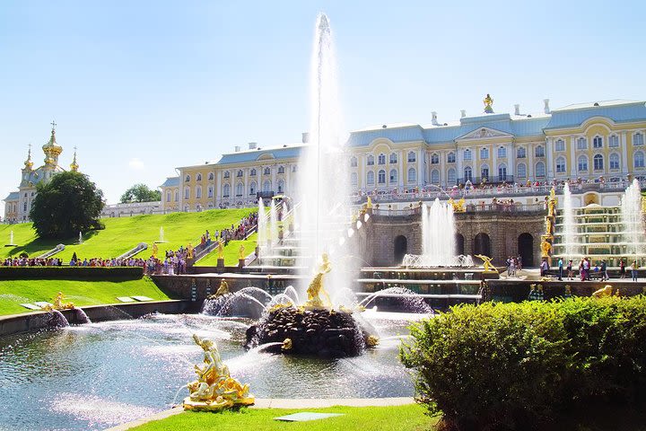 Private Peterhof Grand Palace and Park VIP Admission Tour image