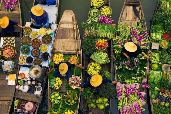 Damnoen Saduak Floating Market with Long-Tail Boat image