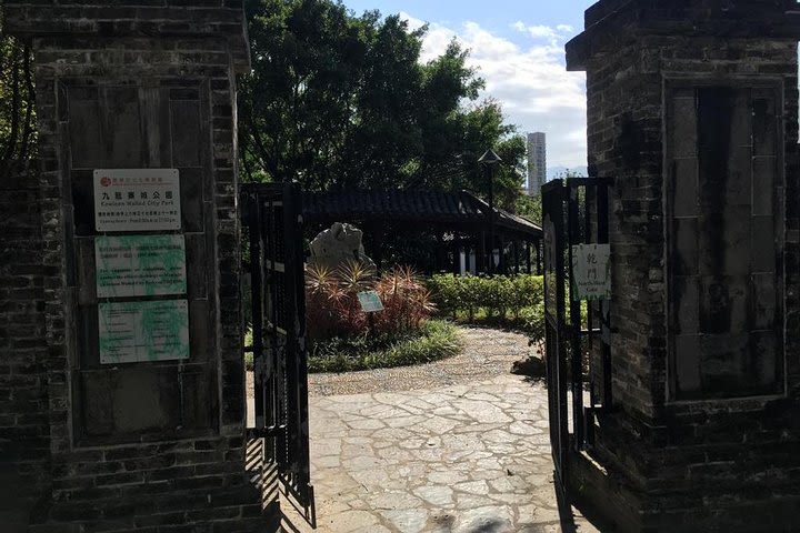 Private tour : Kowloon Walled City: past & present image