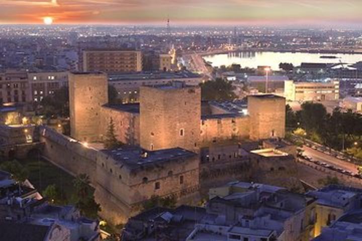 Tour of the fortifications of Bari: the defenses of the city and their history image