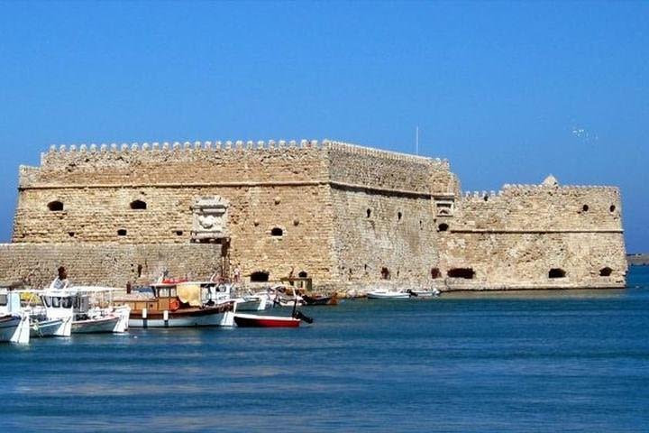 Crete private tour: Knossos Palace, Archaeological museum, and Heraklion Town image