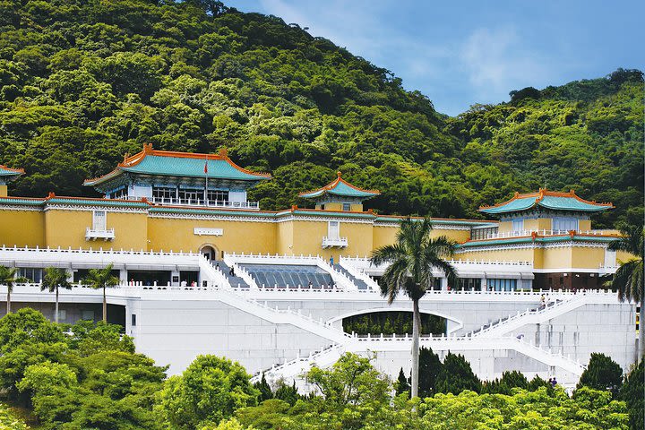 Taipei City Tour with National Palace Museum Ticket image