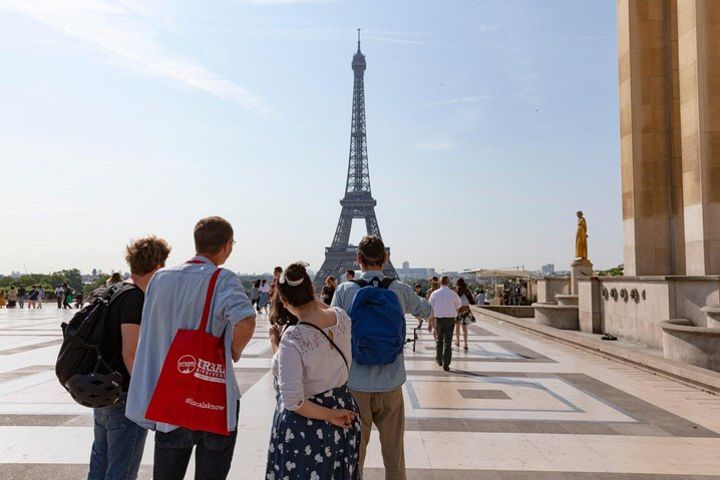 Paris Eiffel Tower Neighbourhood Tour With A Local image