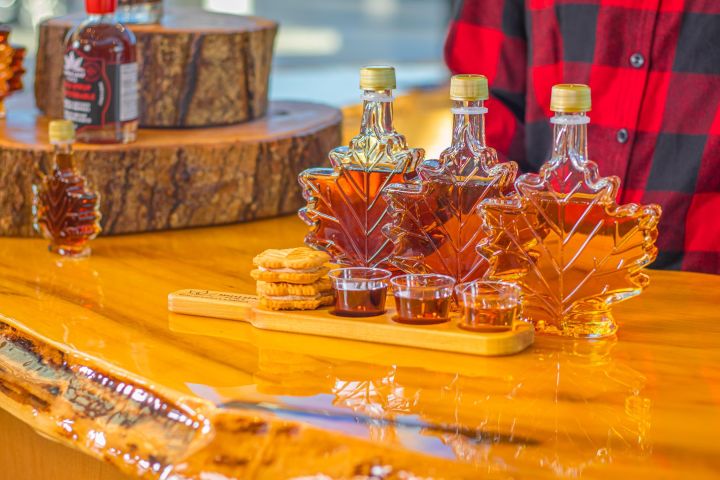 Niagara Falls Canada Tour, Boat & Maple Tasting – USA Pickup image