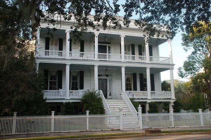 Complete History and Movie Walking Tour of Beaufort image