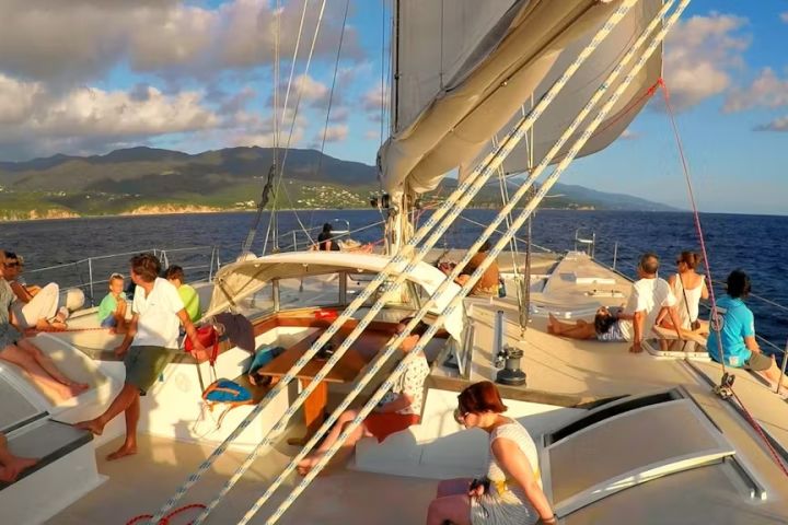 Balade en catamaran d'une journée dans la Baie de Malendure avec Repas complet image