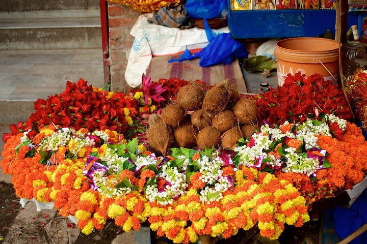 Temples Tour with Markets and Evening Aarti image