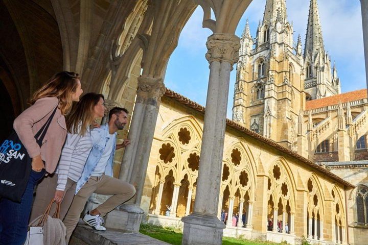 Biarritz and French Basque coast small group tour lunch included image