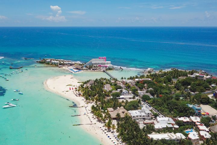 Isla Mujeres Luxury Sailing image