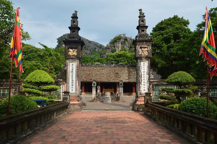 Hoa Lu - Tam Coc - Mua Cave Luxury Day Tour - Limousine Bus Transfer image