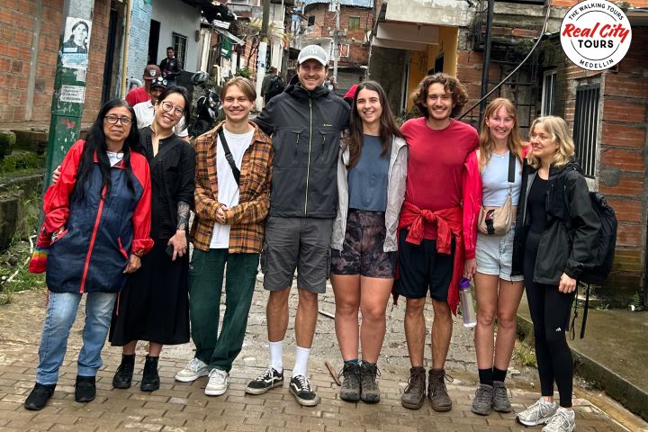 Comuna 4 Walking Tour Medellín – Authentic Culture & Transformation image