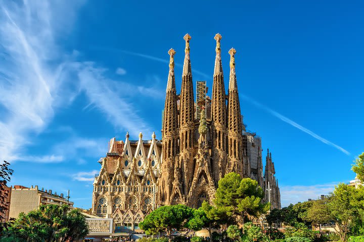 Sagrada Familia and Montserrat Small Group Tour with Hotel pick-up image