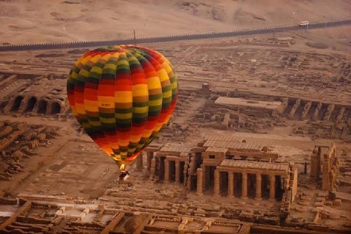 Sunrise Hot Air Balloon Ride Experience in Luxor image
