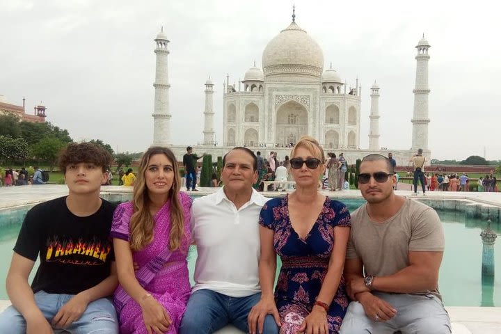 Taj Mahal Tour from Delhi with Lunch at 5 Star Hotel image