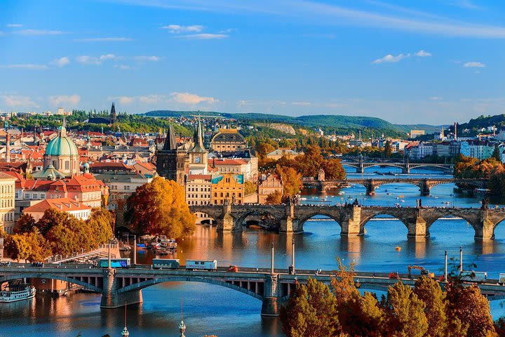 Transfer from Munich to Prague: Private sightseeing daytrip with two stops image