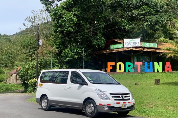 Private VIP Transfer from San Jose Airport to La Fortuna image