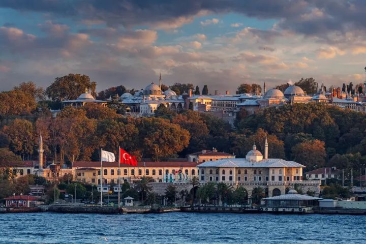 Topkapi Palace & Harem Skip The Line Ticket with Audio Guide image