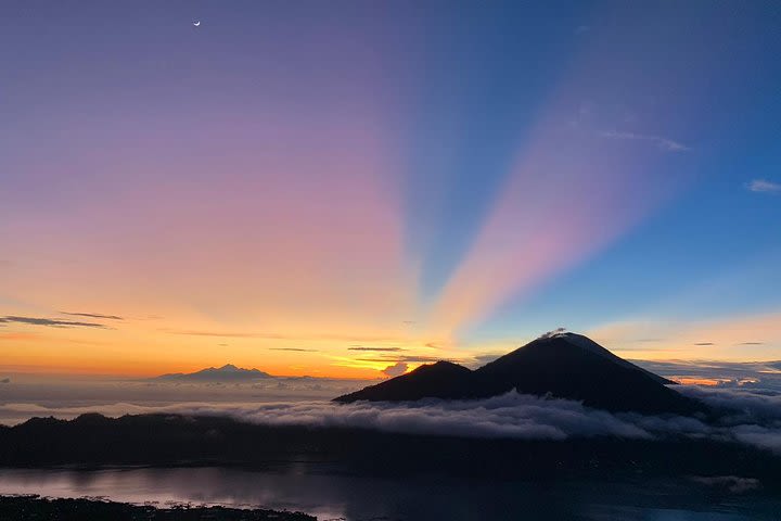 Ubud Volcano Sunrise Hot Spring Private Guided Tour - Free WiFi image