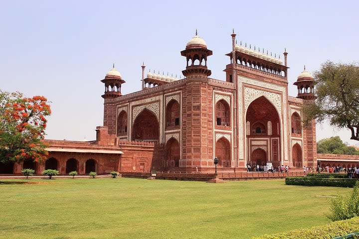 Gatiman Express Train Tour To Taj Mahal From Delhi image