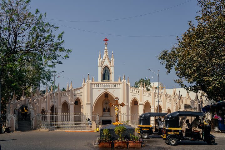 Contrasts of Bandra Neighborhood Private Tour: Bollywood & History image