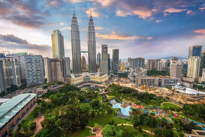 Explore the Wonders of Kuala Lumpur -Twin Towers,National Museum,Royal Museum image