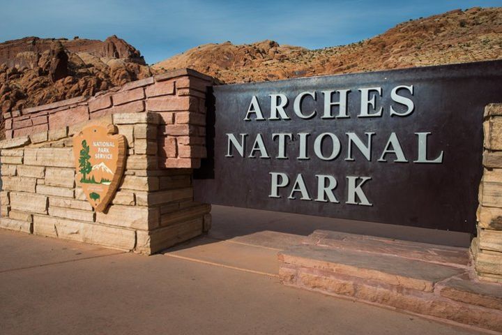 Arches National Park Sightseeing Excursion image