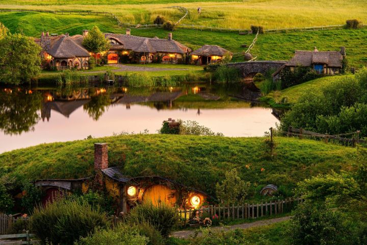 Auckland to Rotorua via Hobbiton Tour image