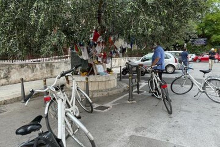 3-Hour Guided Antimafia Bike Tour at Palermo image