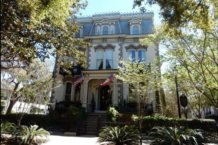Historic Homes of Savannah Guided Walking Tour image
