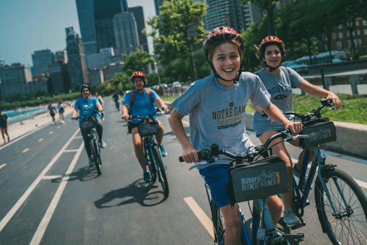 Chicago: Downtown Family Food Tour by Bike with Sightseeing image