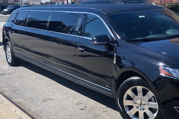 Luxury VIP New York City Lincoln MKT Stretch Limo 2019 Model by the Hour WIFI image