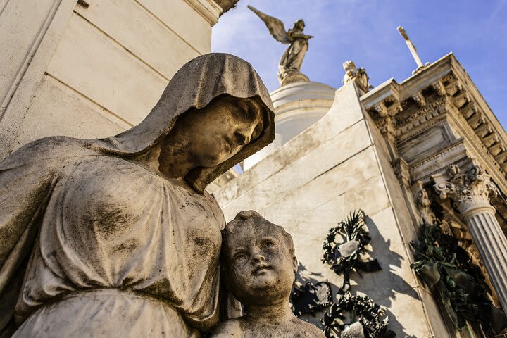 Half-Day Recoleta and Retiro Tour with Recoleta Cemetery Visit image