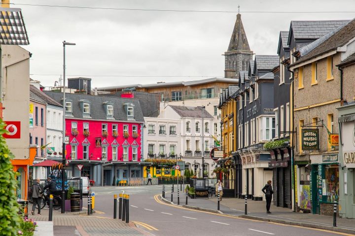 Private Transfer between SHANNON & DINGLE | Premium Vehicles image